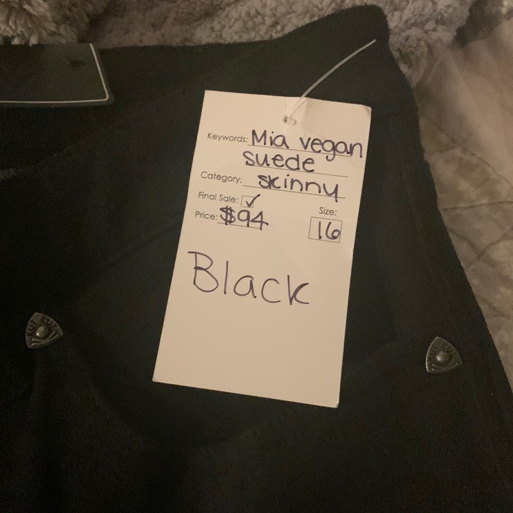 Adorable comfortable suede skinny pants